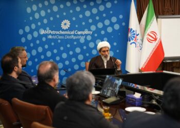 حضور حجت‌الاسلام هادی صادقی رئیس مرکز توسعه شورا‌های حل اختلاف کشور در دفتر مرکزی پتروشیمی جم