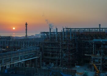 مدیرعامل پتروشیمی جم: راه‌اندازی فاز دوّم پتروشیمی پادجم تا پایان آذر ۱۴۰۳