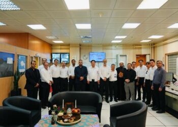 آغاز سال ۱۴۰۴ در پتروشیمی جم؛ همراهی مدیرعامل با کارکنان در لحظه تحویل سال نو