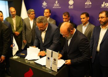 امضای تفاهم نامه همکاری میان شرکت پتروشیمی جم و شرکت سرمایه‌گذاری صنایع پتروشیمی در حاشیه نمایشگاه نفت گاز و پتروشیمی ۱۴۰۴