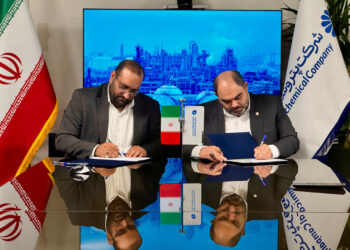 امضای تفاهم‌نامه حمل ۸۰ هزار تن محصولات پتروشیمی جم با شرکت فجر جهاد منعقد شد